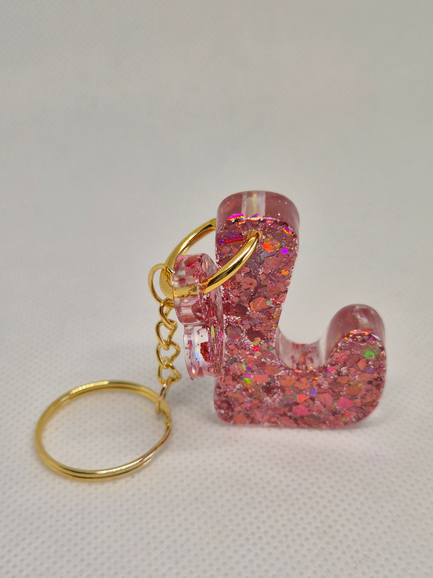 Llavero letra L rosa con brillo y corazón