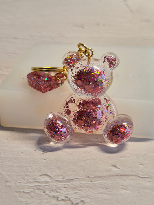 Llavero osito de resina epoxi rosa transparente con brillo holográfico y corazón
